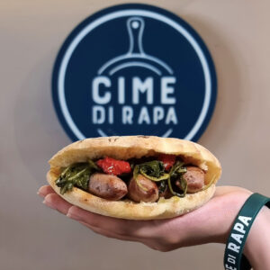 puccia con salsiccia e cicoria
